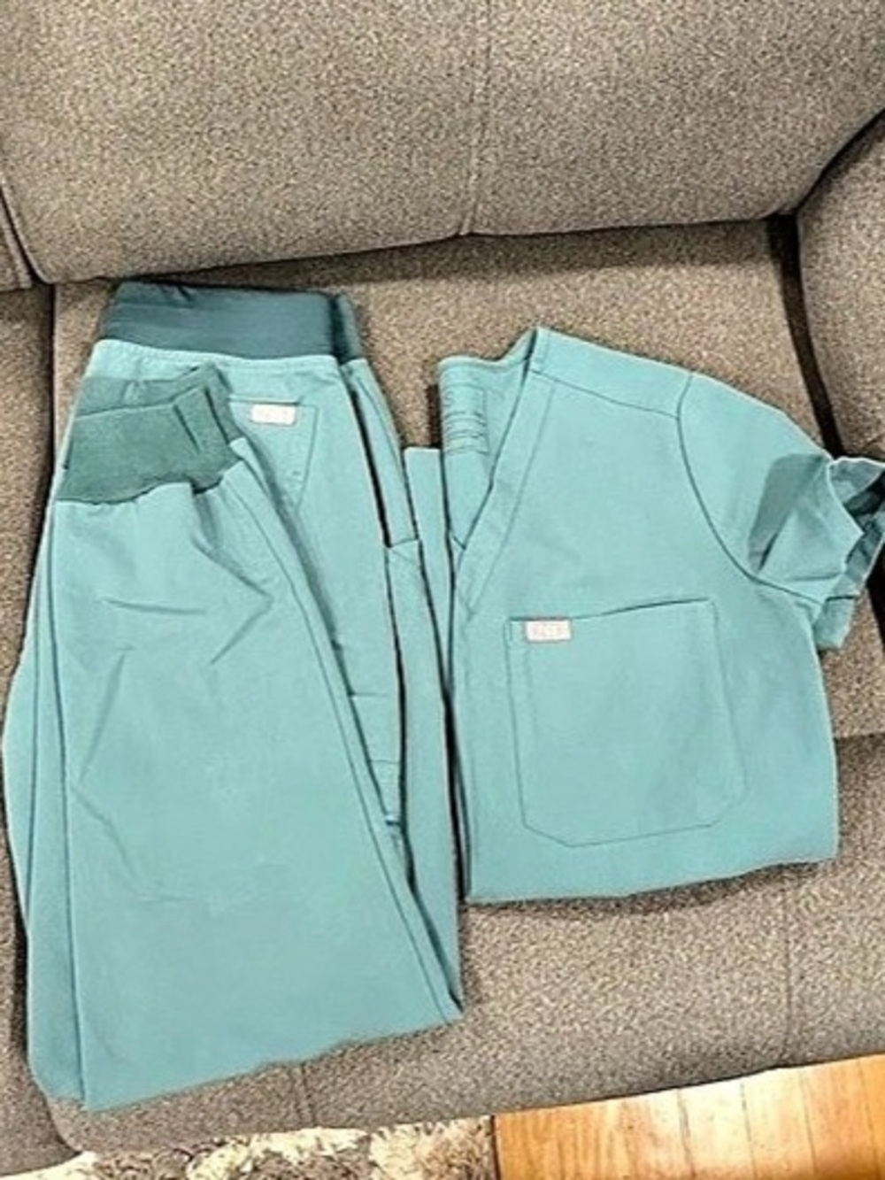 FIGS Hydrogreen scrub set